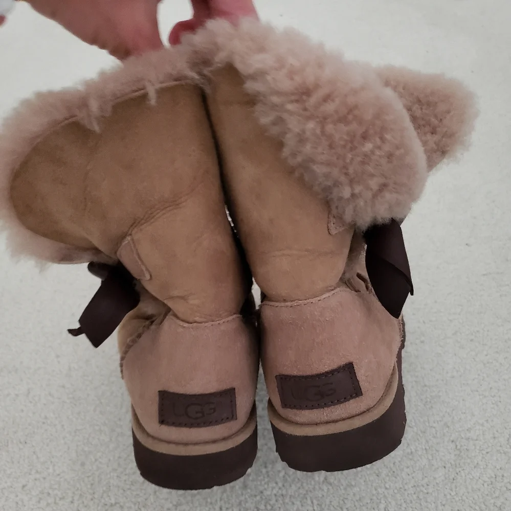 Ugg Classic Knot Classic Short Boots sz6